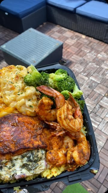Stuffed salmon with blackened shrimp, broccoli and mac and cheese